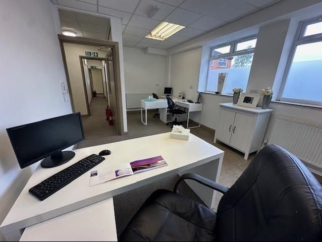Property photo 2 of 7 Office 11