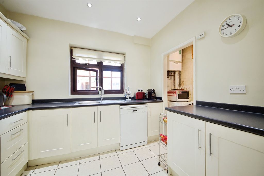 Additional image 17 of 4 bed semi-detached house for saleWood Lane, Dagenham RM8