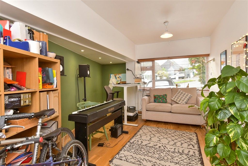 Property photo 2 of 9 Studio/ Office