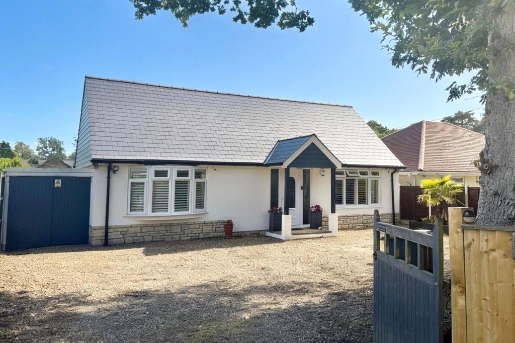 Property photo 1 of 23 Three Bedroom Chalet Bungalow