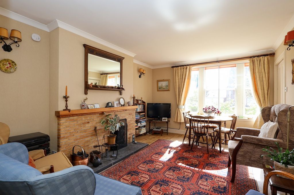 Property photo 3 of 22 Lounge