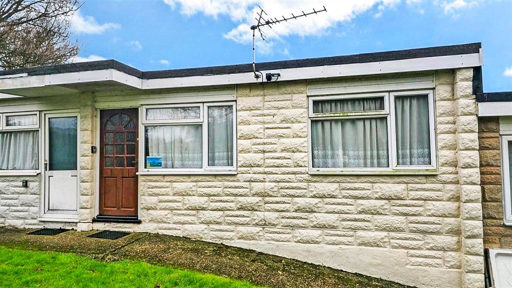 Property photo 2 of 8 Front Aspect