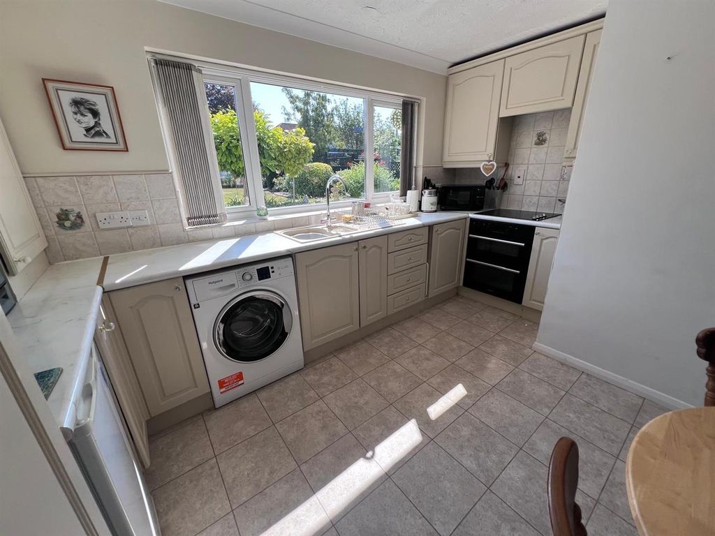 Property photo 2 of 24 Kitchen