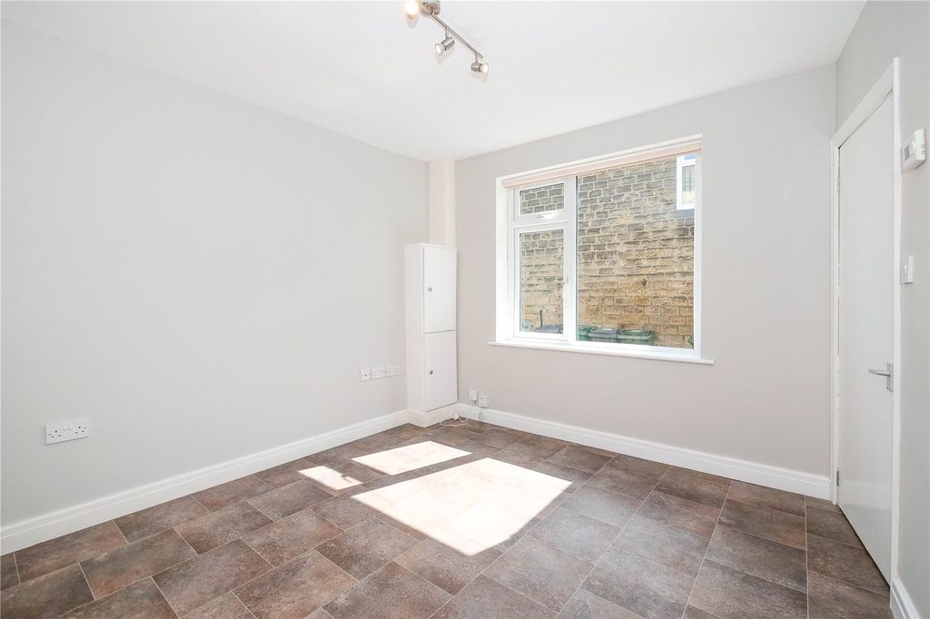 Property photo 2 of 14 Picture No. 03