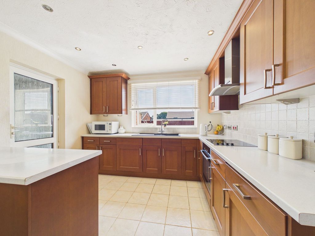 Property photo 3 of 12 Dining Kitchen
