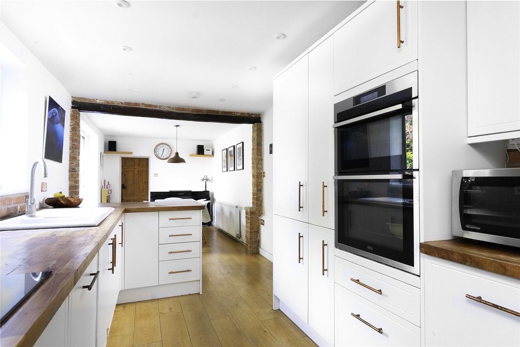 Property photo 2 of 12 Picture No. 20