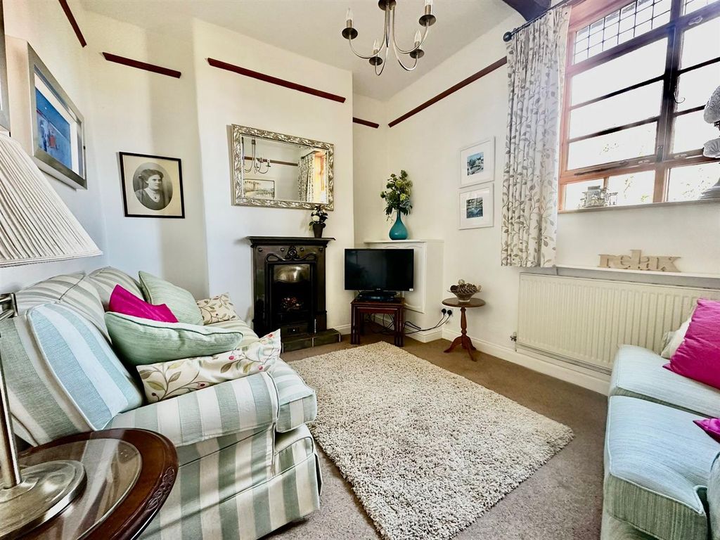 Property photo 2 of 11