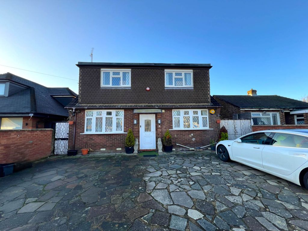 Property photo 2 of 27