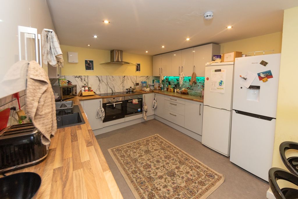 Property photo 1 of 5 A Modern And Well-Equipped Kitchen Featuring White...
