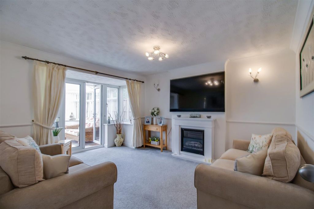 Property photo 3 of 16 Living Room