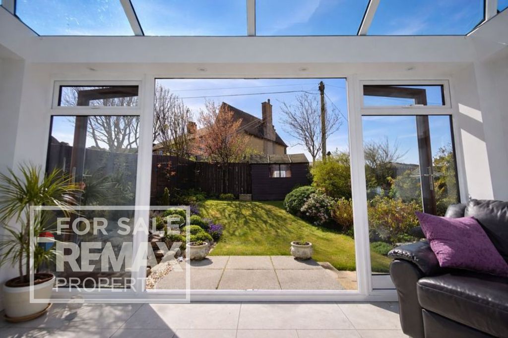 Property photo 1 of 21 Sun / Garden Room