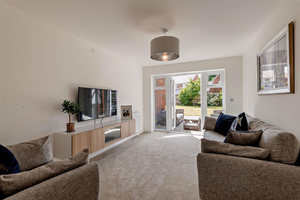 Property photo 3 of 24 8655007-Interior34-800.Jpg