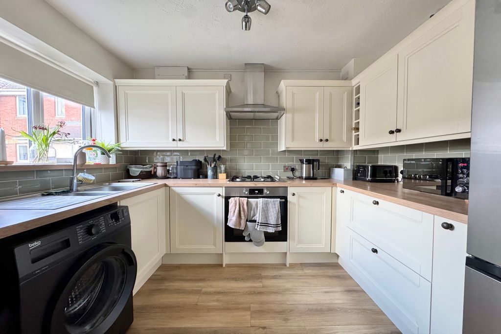 Property photo 2 of 15 Kitchen
