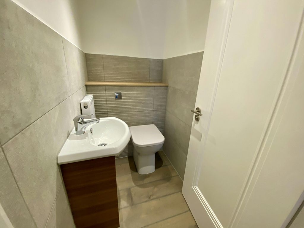 Property photo 2 of 8 Web Img_9401.Jpeg