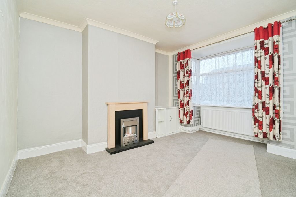 Property photo 2 of 15 Lounge