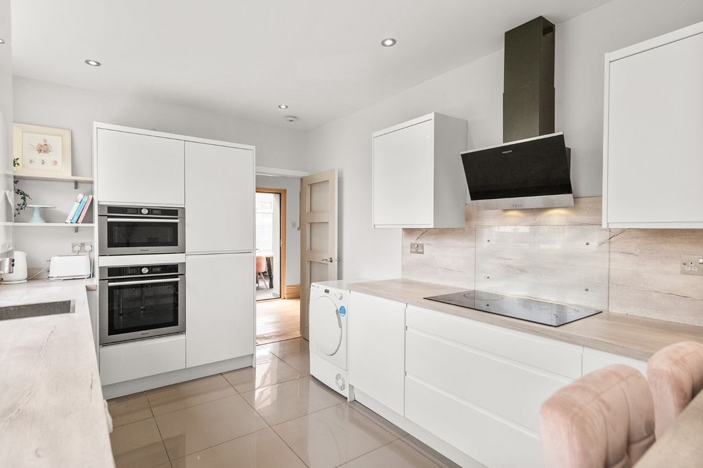 Property photo 3 of 28 4360495