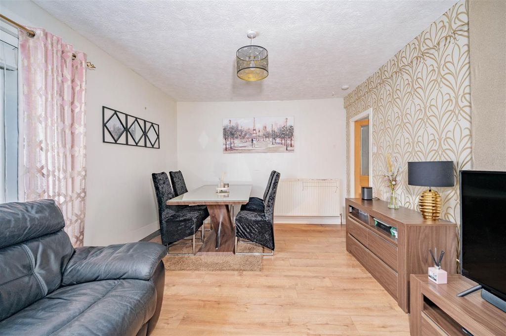 Property photo 3 of 17 9 St Kilda Terrace Dundee-15.Jpg