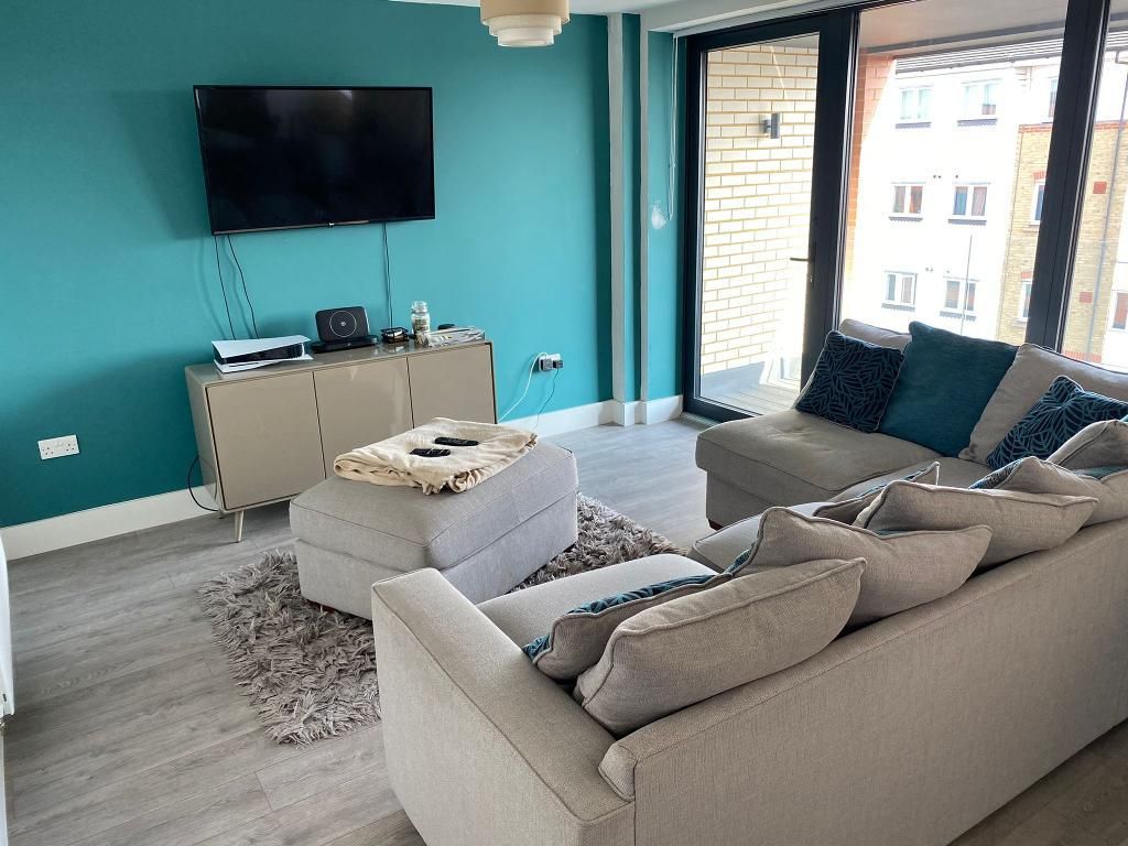 Property photo 1 of 10 Lounge