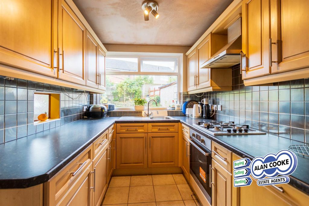 Property photo 3 of 13 Kitchen