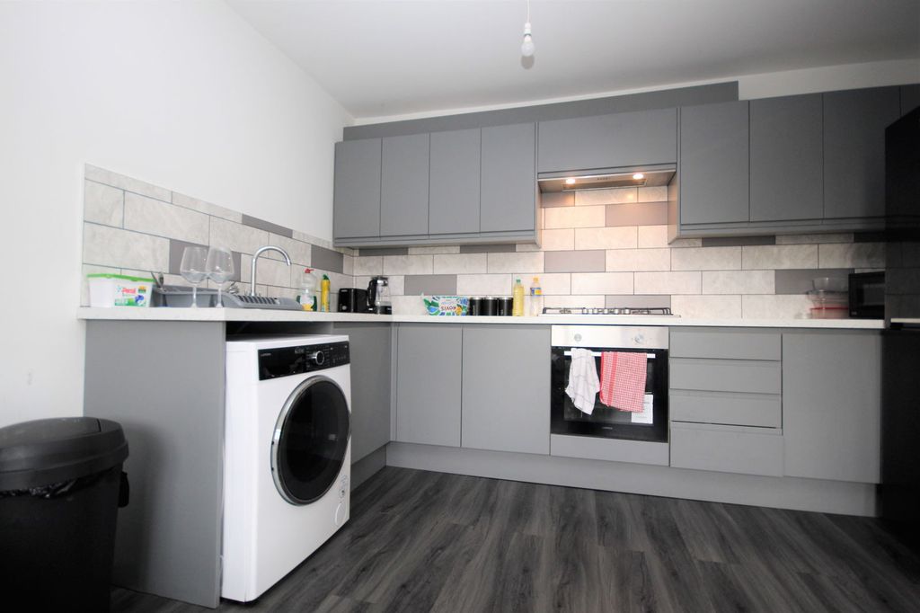 Property photo 2 of 6