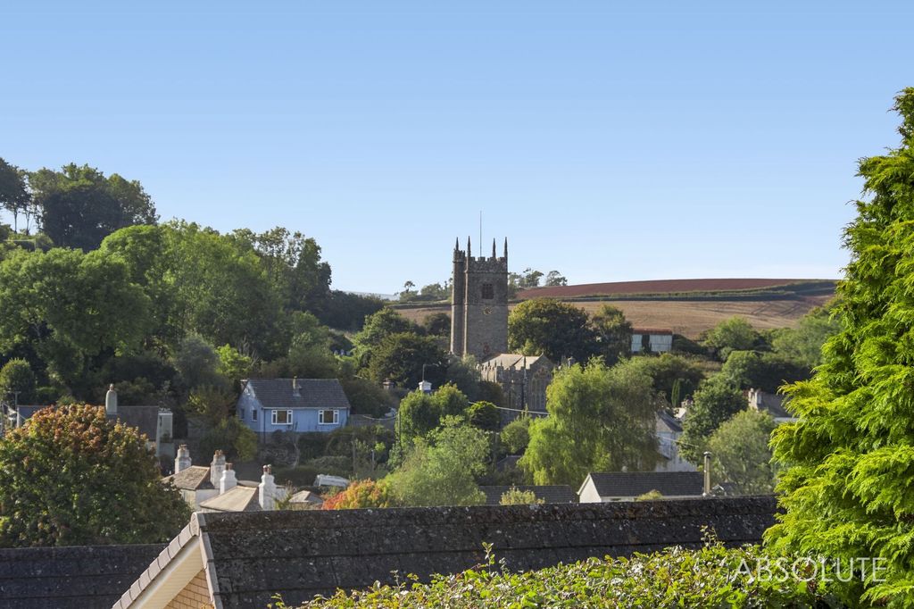 Property photo 3 of 41