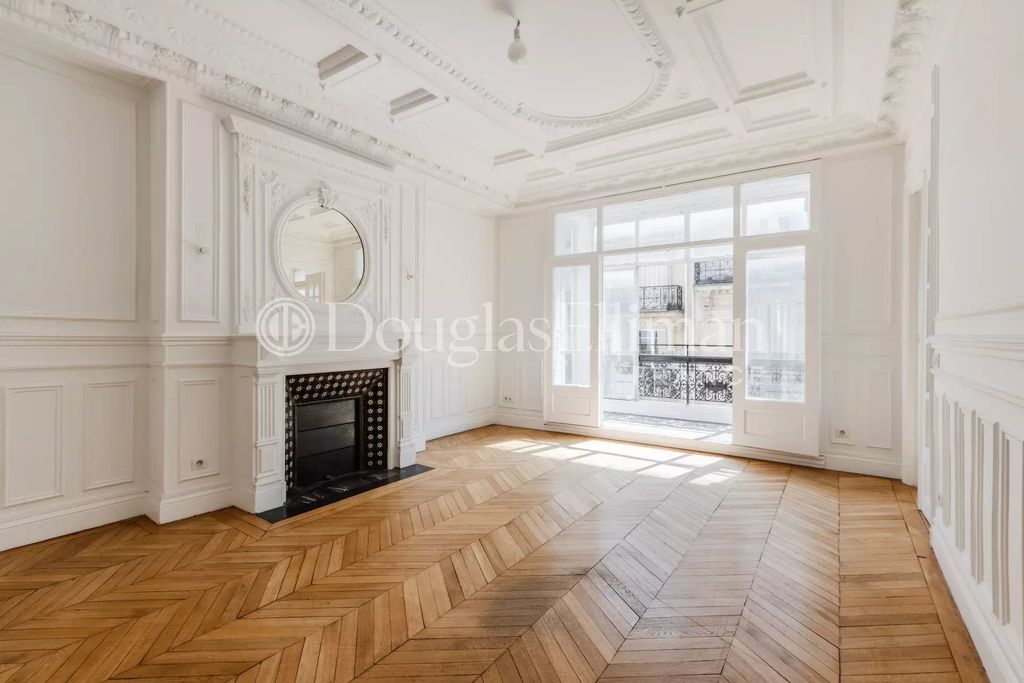 Property photo 1 of 8 Paris 8th Golden Triangle - 5-Bedroom Apartment