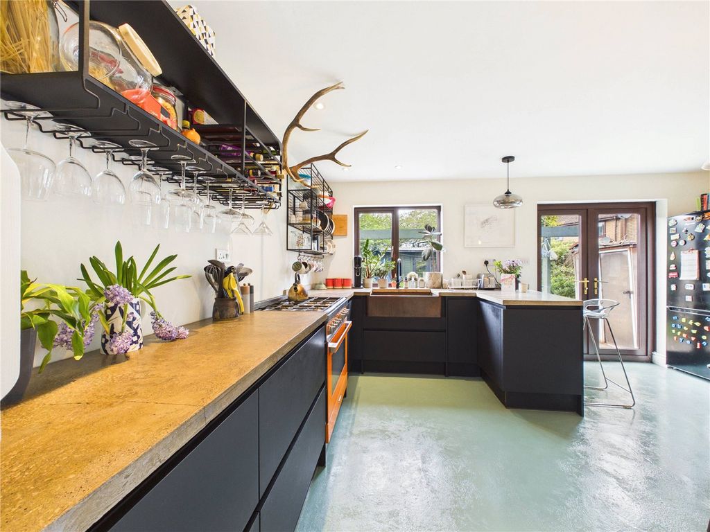 Property photo 2 of 18 Picture No. 29