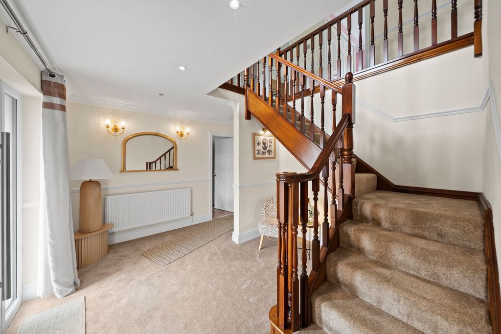 Property photo 2 of 32