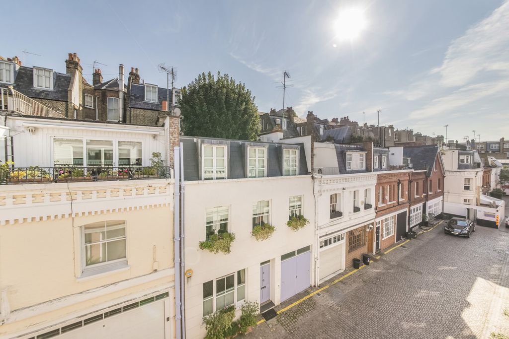 Property photo 3 of 9 Mews
