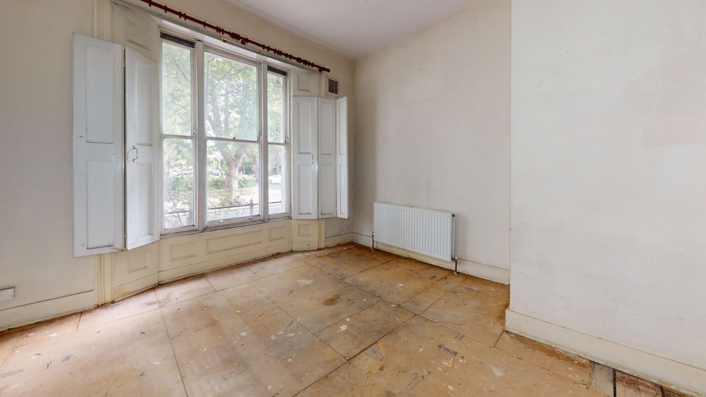 Property photo 3 of 15 Flat A, 204 St Pauls Road, Highbury & Islington, London, N1 2Ll