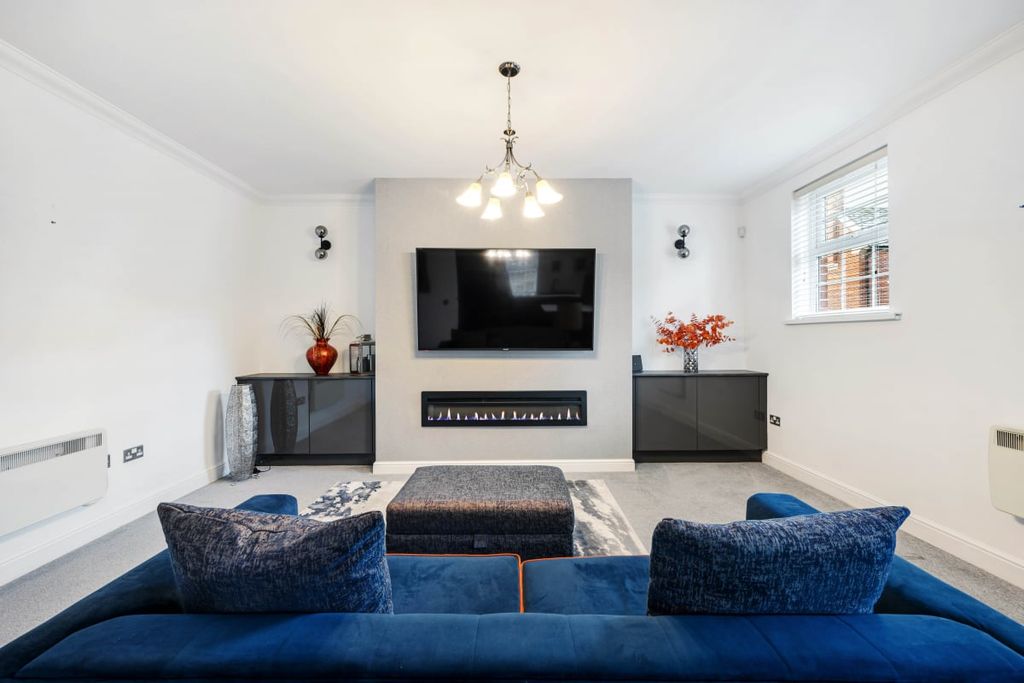 Property photo 2 of 21