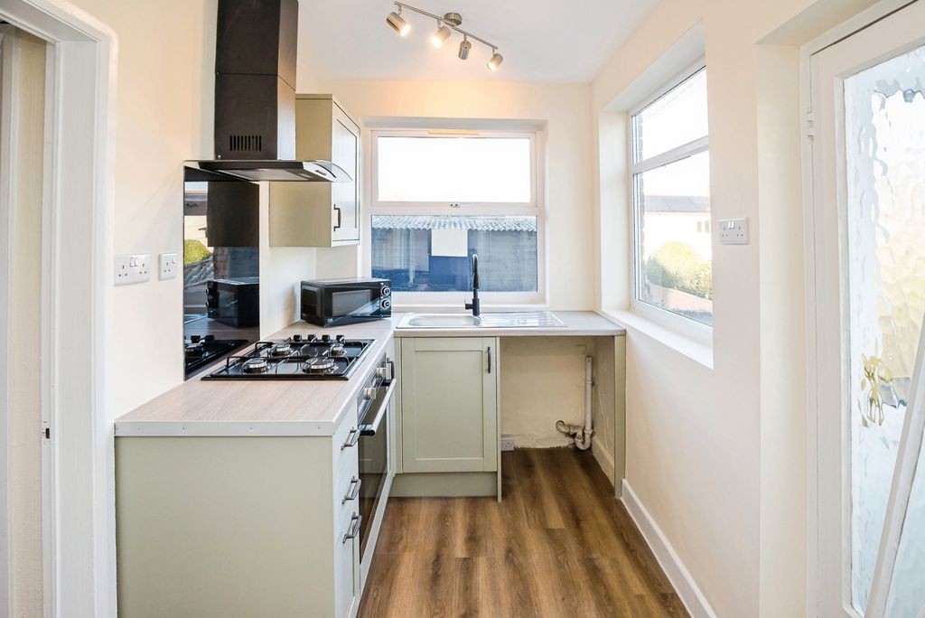 Property photo 2 of 17 Kitchen