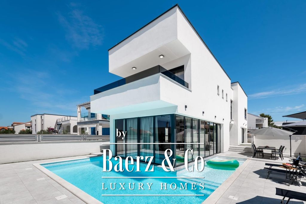 Property photo 2 of 35