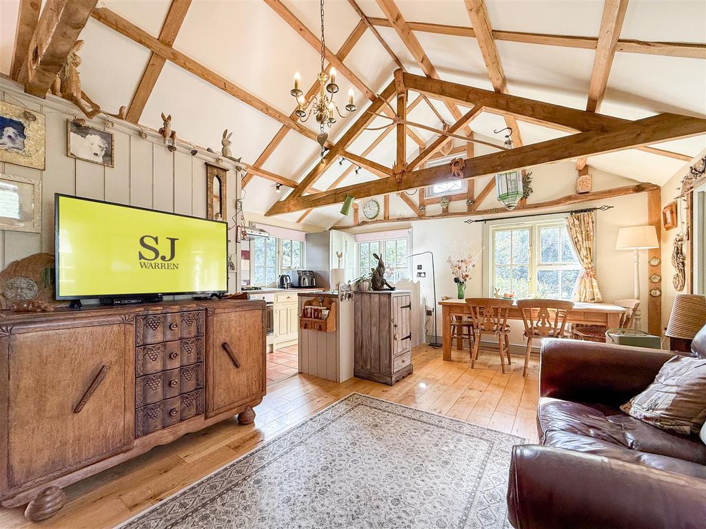 Property photo 3 of 33 Lounge/Dining