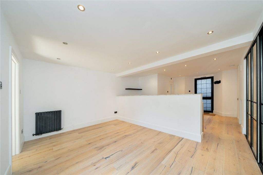 Property photo 3 of 8 Picture No. 10