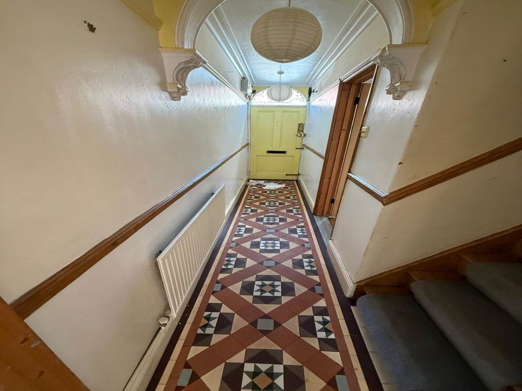Property photo 2 of 16 Entrance Hall
