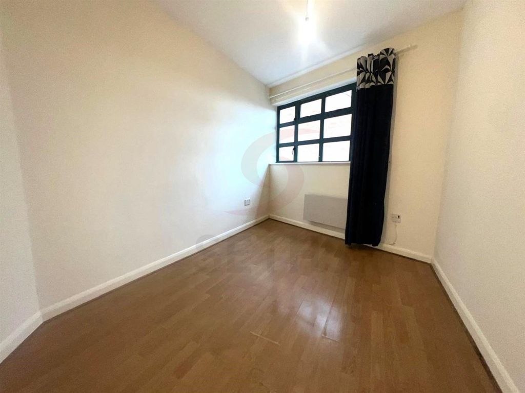 Property photo 3 of 5 Bedroom