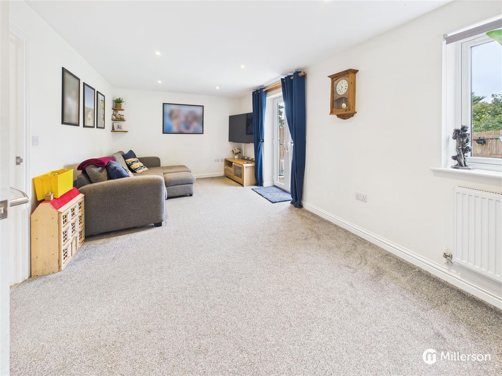Property photo 3 of 18 Cam05092G0-Pr0105-Still003.Jpg