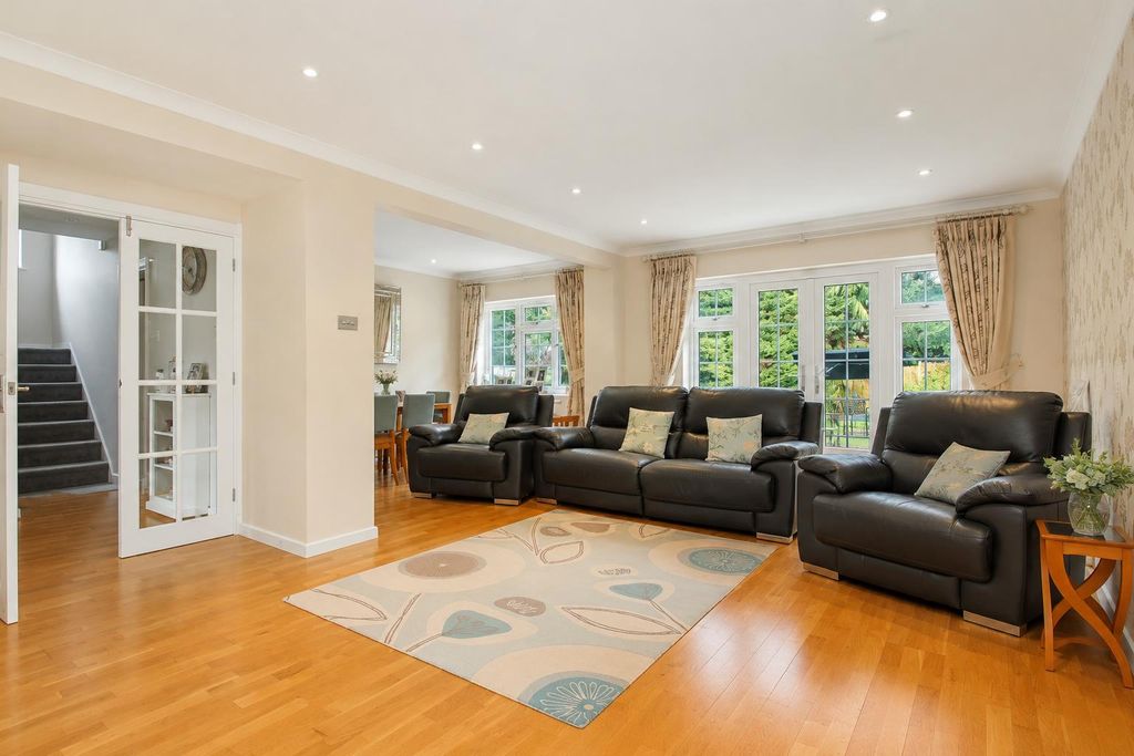 Property photo 3 of 18 1F91E9F2-F1Fe-4F84-A272-116Dd906Feb7.Png