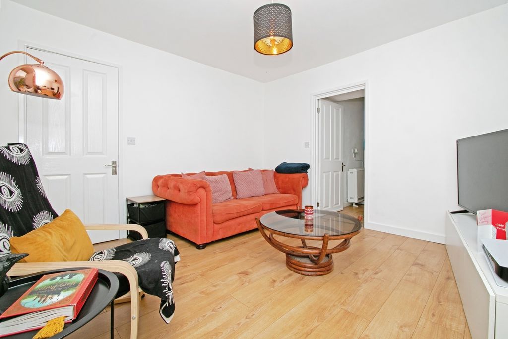 Property photo 2 of 8 Lounge