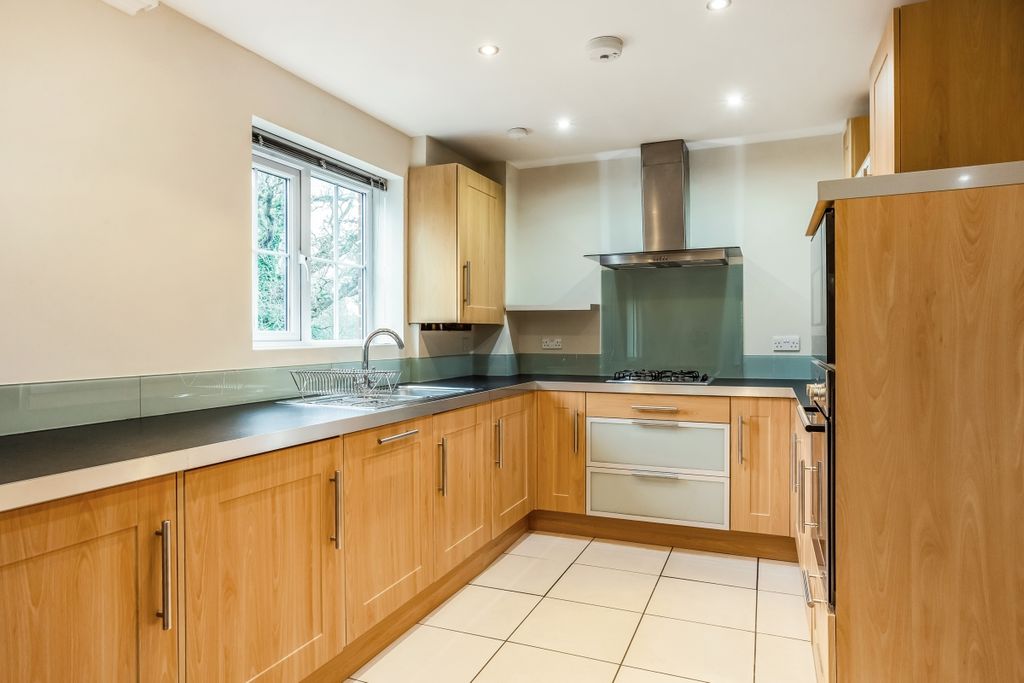 Property photo 2 of 12 Kitchen2