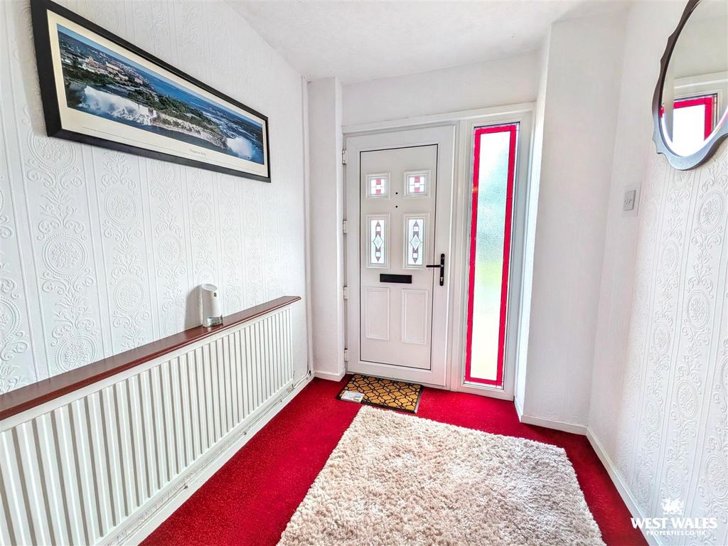 Property photo 2 of 22 11998.Jpg