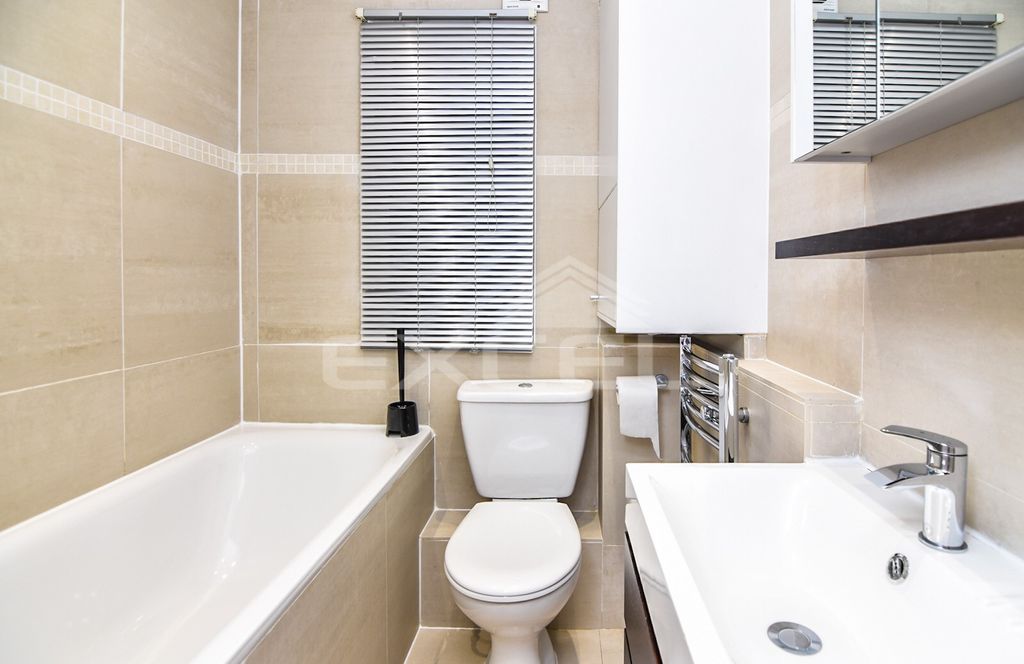 Property photo 3 of 3 Bathroom (1)