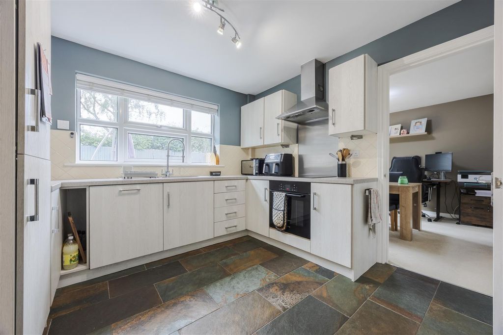 Property photo 2 of 18 Kitchen