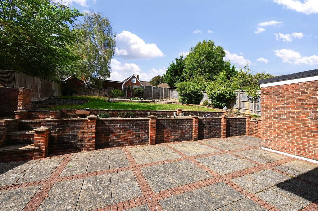 Property photo 2 of 21 Ironlatch Avenue - Tn389Jn (14).Jpg