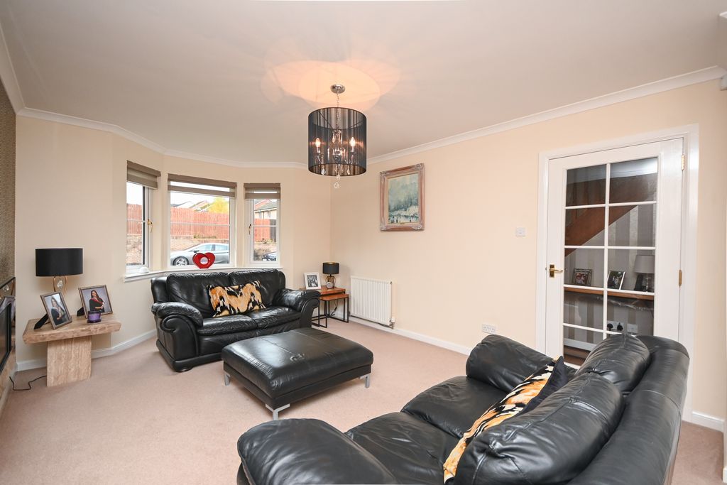 Property photo 3 of 30 Lounge