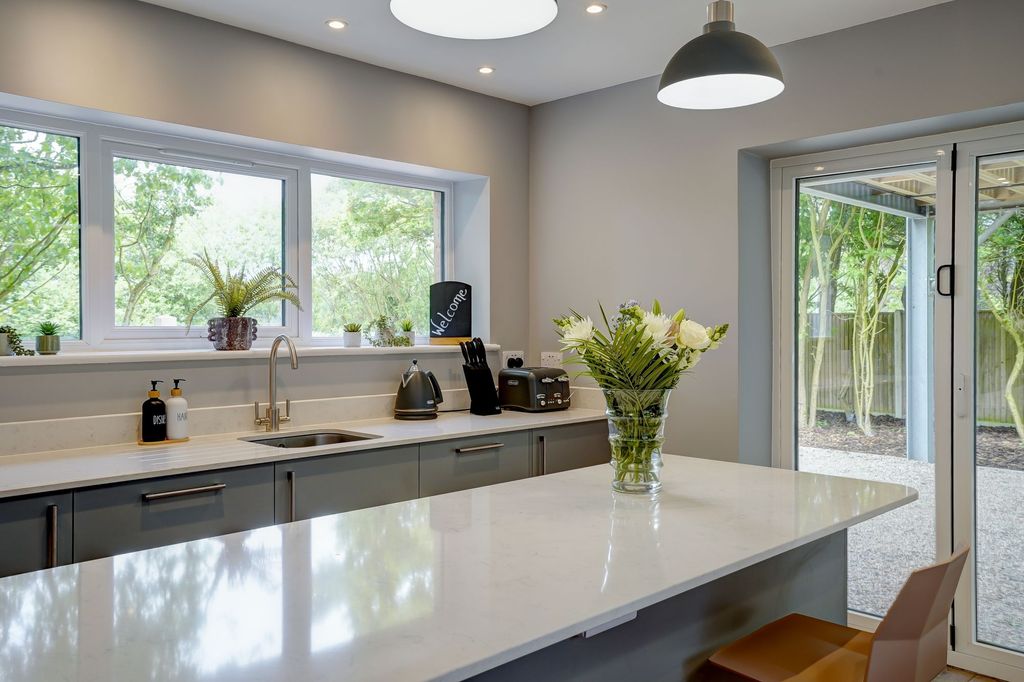 Property photo 2 of 28