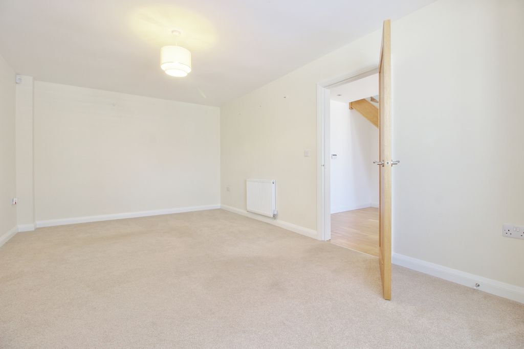 Property photo 3 of 25 Lounge