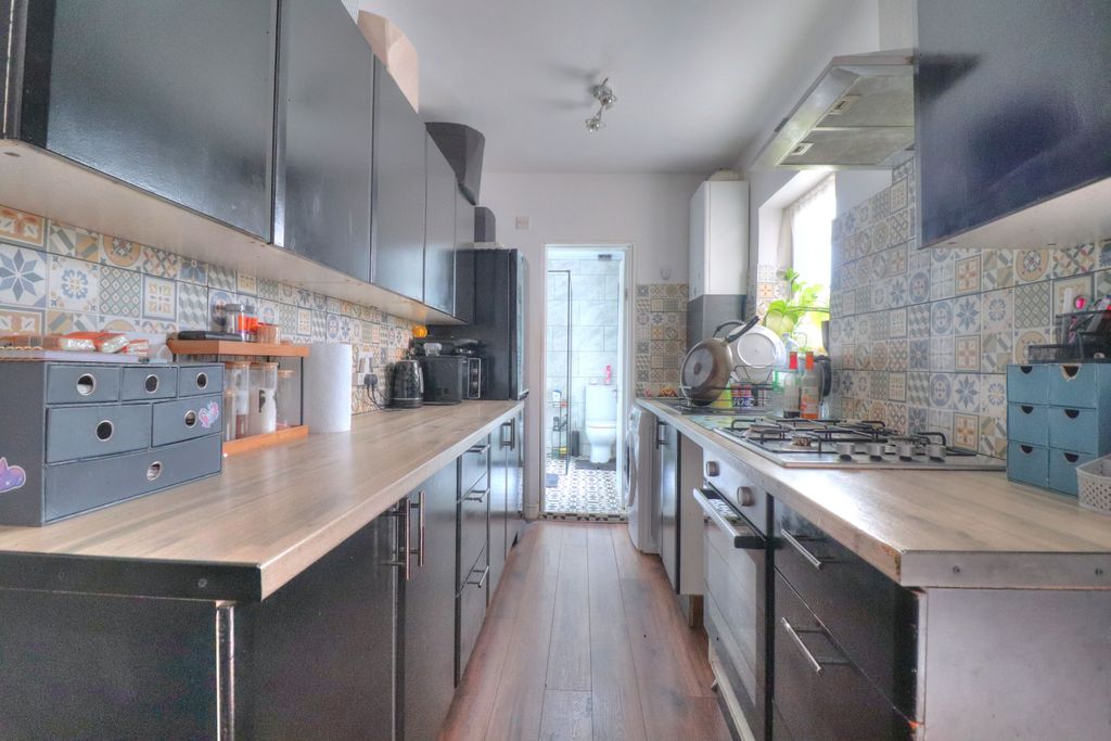 Property photo 2 of 18 Kitchen