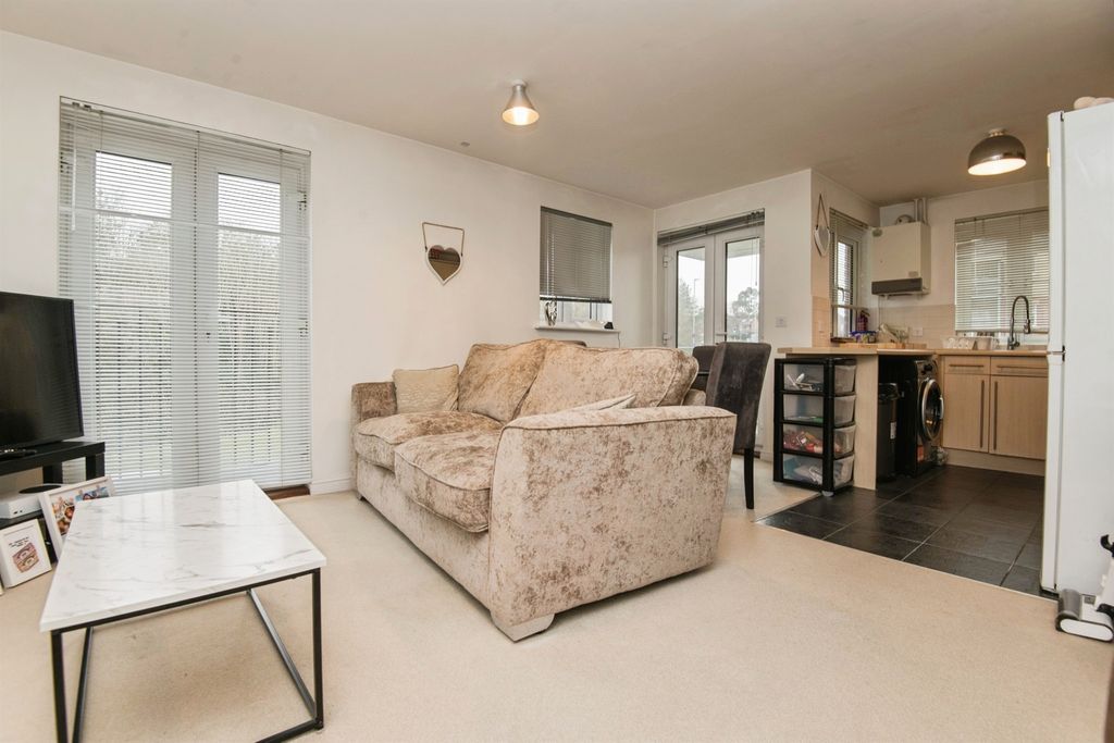 Property photo 2 of 17